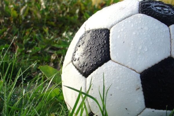 Impacto das Bolas de Futebol no jogo