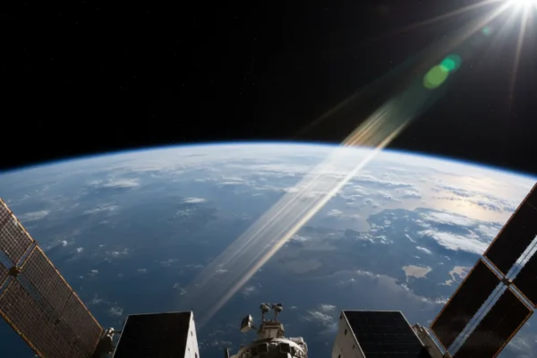 Representação visual de como o efeito estufa funciona explicação simples na atmosfera terrestre.